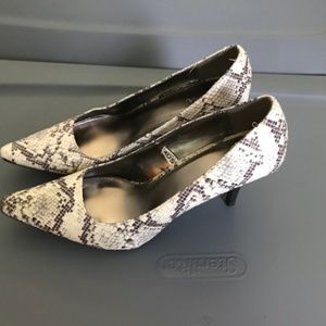 Faux snakeskin pump